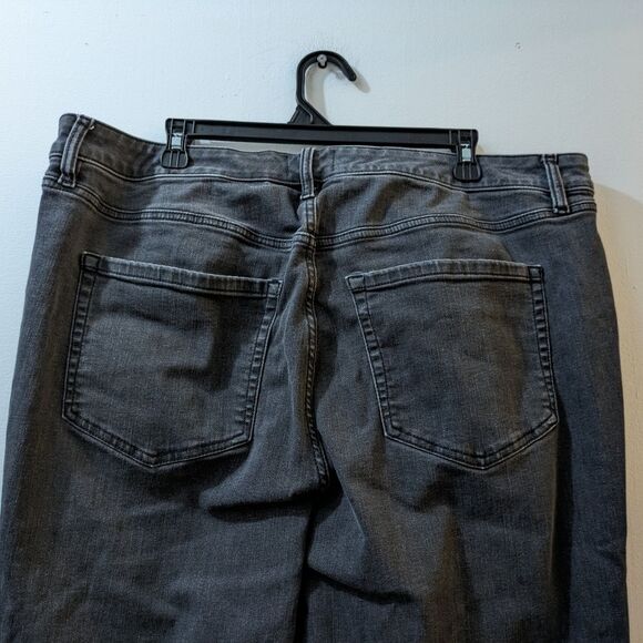 Lane Bryant Signature Fit Mid-Rise Straight Leg Faded Black Jeans, Women's 18 - Picture 9 of 12